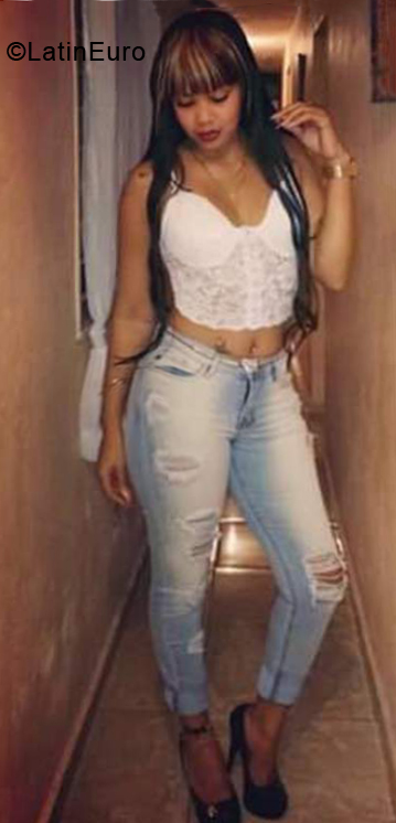 Date this attractive Dominican Republic girl Emely from Santo Domingo DO33594