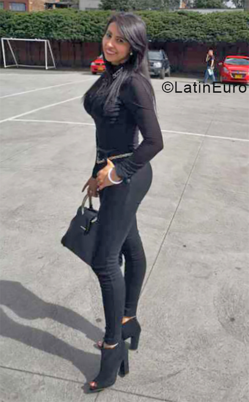 Date this beautiful Colombia girl Clara from Bogota CO24677