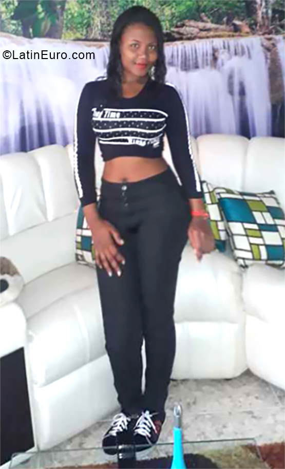 Date this pretty Colombia girl Yeni Ximena from Cali CO24683