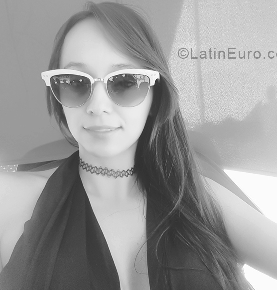 Date this attractive Colombia girl Valeria from Medellin CO24685