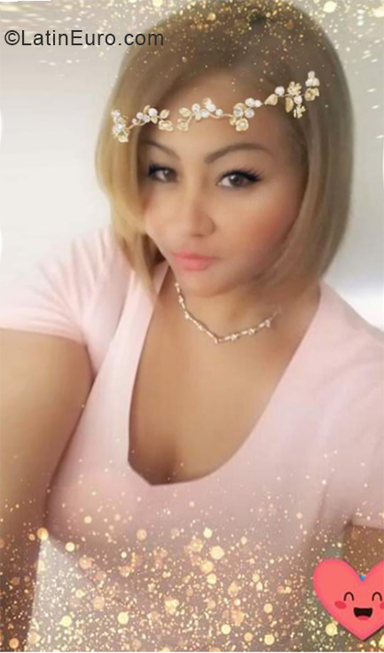 Date this hard body Dominican Republic girl Yohanna from Santiago DO33634