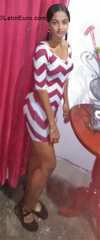 Date this foxy Dominican Republic girl Alexandra from Hato Mayor Del Rey DO33635