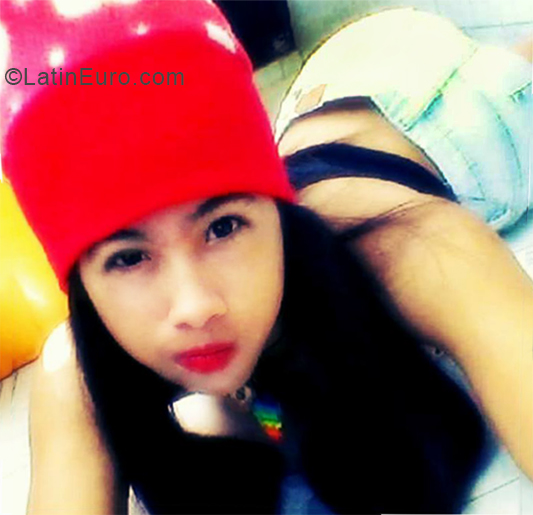 Date this athletic Venezuela girl Say from Caracas VE2049
