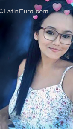 Date this attractive Colombia girl Dayana from Sahagún CO24706