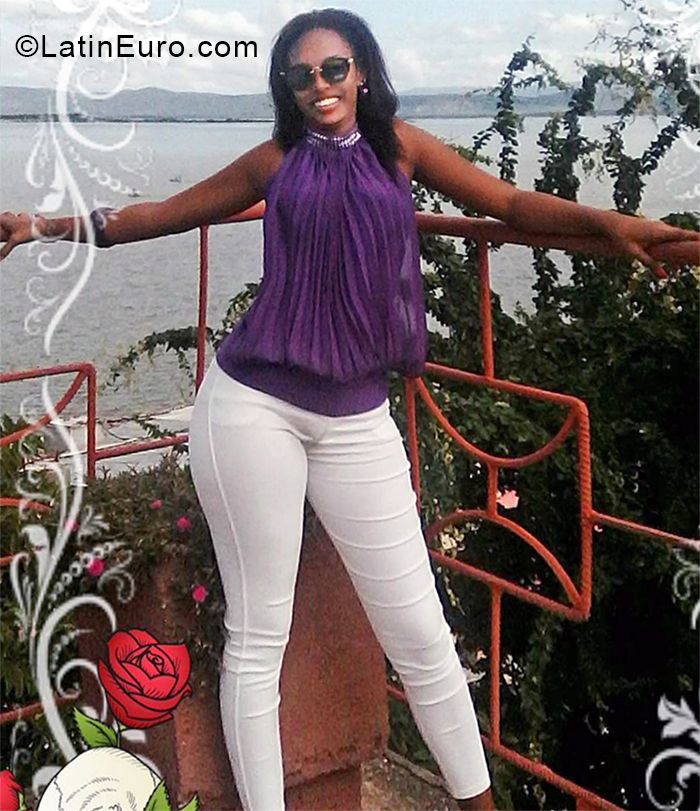 Date this good-looking Cuba girl Adriana from Guantanamo CU448