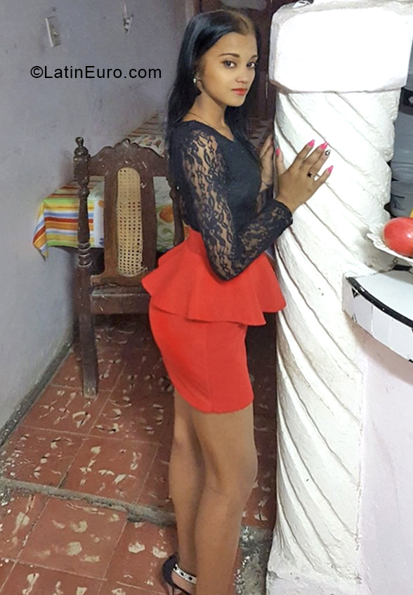 Date this hot Cuba girl Dayma from Guantanamo CU449