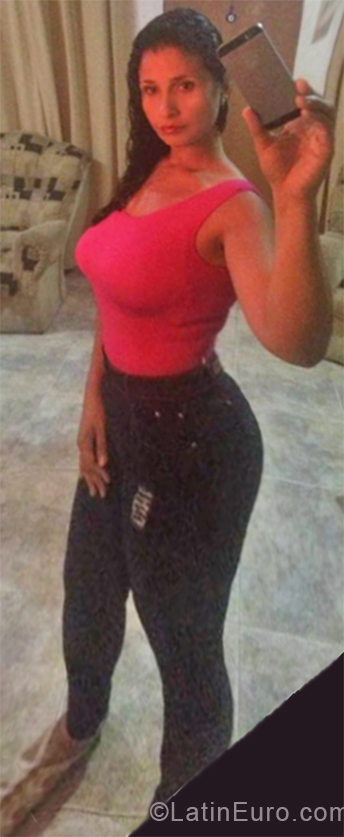 Date this delightful Venezuela girl Mariana from Puerto la Cruz VE2068