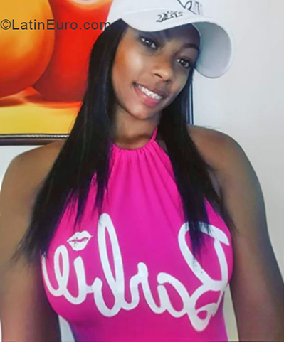 Date this good-looking Colombia girl Carolina from Cali CO24738