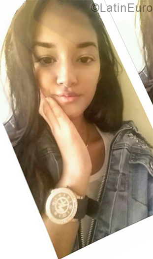 Date this attractive Venezuela girl Barbara from La Victoria De Aragu VE2090