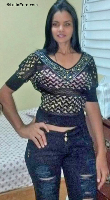 Date this hard body Dominican Republic girl Xiomy from La Romana DO33800