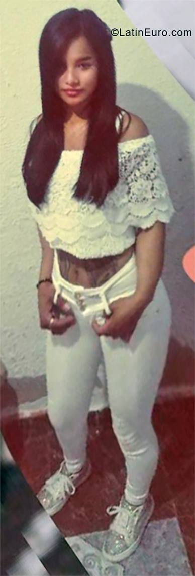 Date this lovely Colombia girl Yuliana from Bogota CO24784