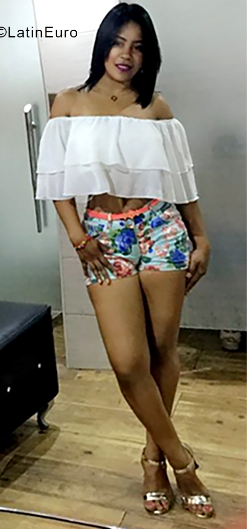 Date this cute Dominican Republic girl Rosa from Santo Domingo DO40293