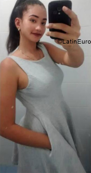 Date this athletic Colombia girl Maria from Santa Marta CO24798