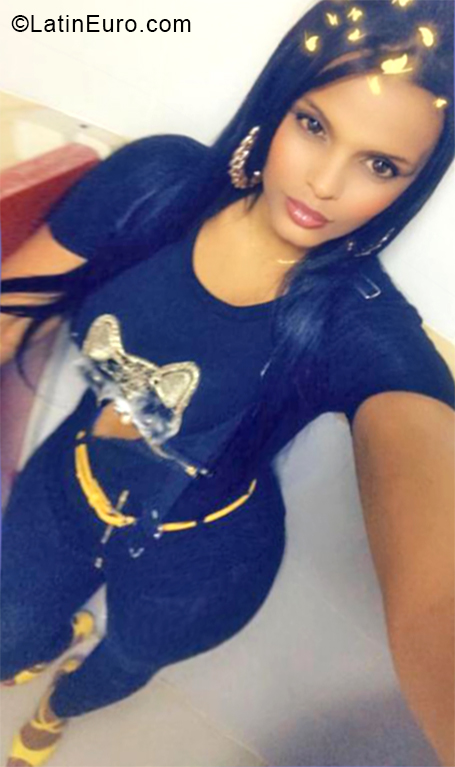 Date this lovely Dominican Republic girl Kaurenis from Santo Domingo DO33863