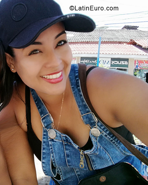 Date this happy Peru girl Garesmir from Pucalla PE1338