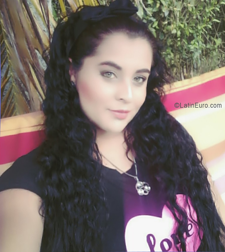 Date this charming Colombia girl Moon from Colombia CO24813