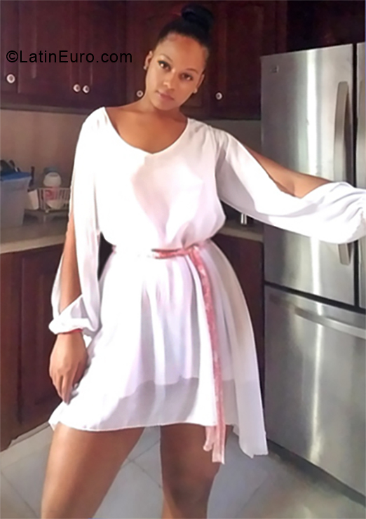 Date this charming Dominican Republic girl Anardis from Santiago DO33902