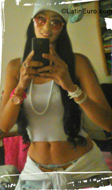 Date this pretty Colombia girl Andrea from Medellin CO24825