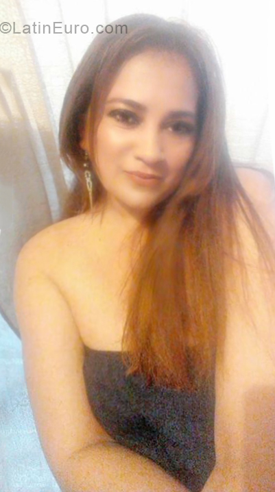 Date this tall Colombia girl Elsa from Bogota CO24832