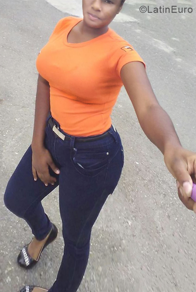 Date this nice looking Dominican Republic girl Maria from Santo Domingo DO33924