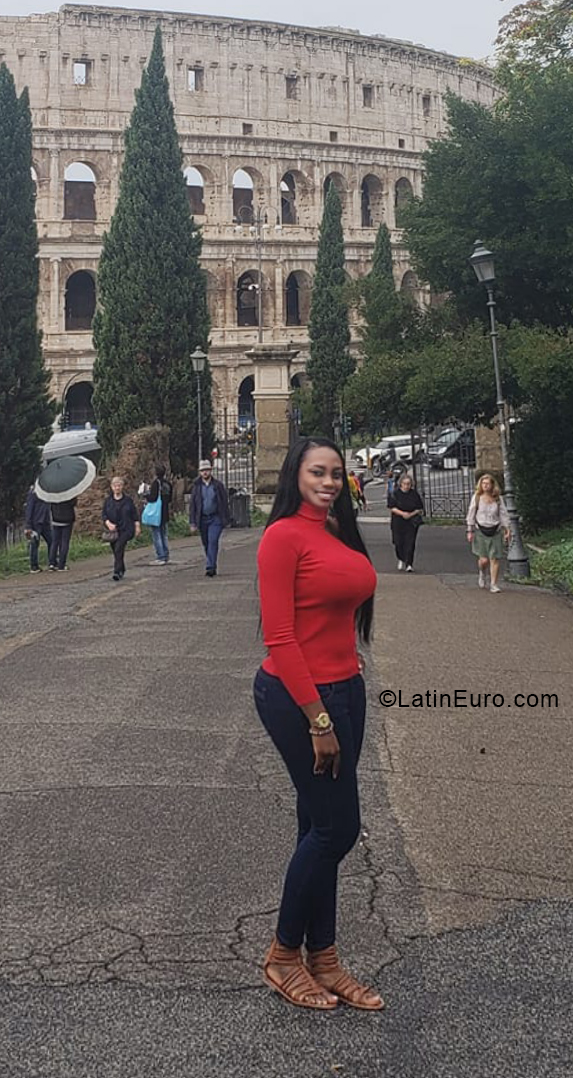 Date this delightful Colombia girl Nayera from Cali CO24836