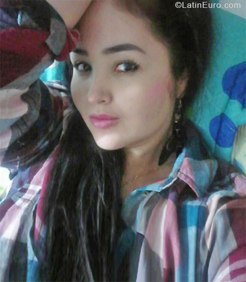 Date this foxy Colombia girl Yamile from Medellín CO28194