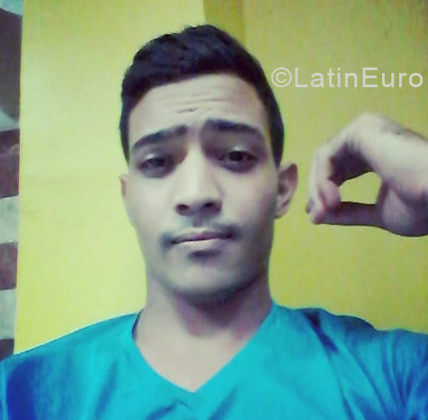 Date this sultry Venezuela man Alex from Caracas VE2126