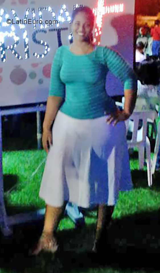 Date this stunning Dominican Republic girl Caro from La Romana DO33980