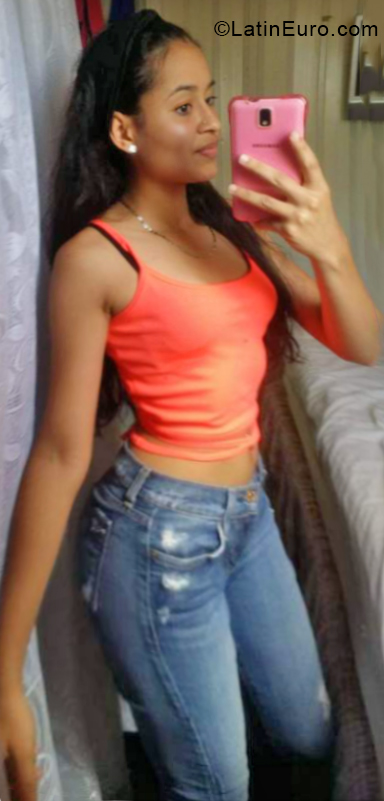 Date this delightful Dominican Republic girl Paola from Santiago DO34008