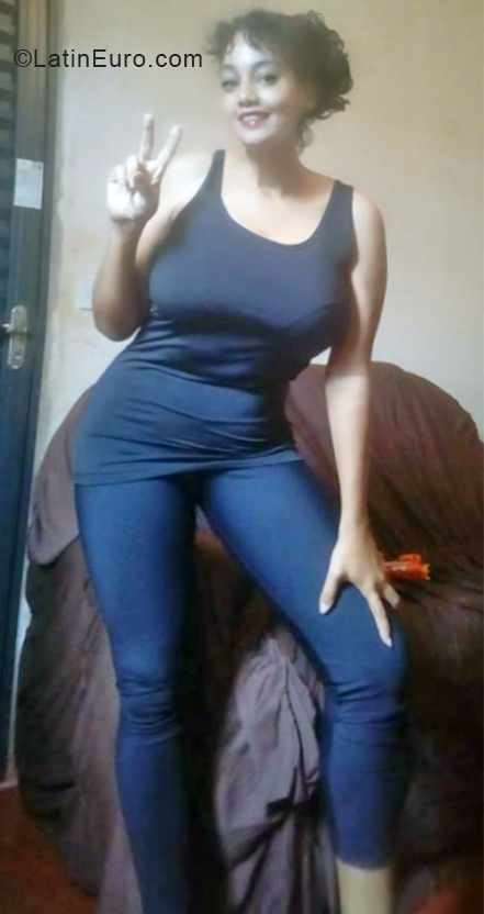Date this sultry Brazil girl Dany from Goiania BR10772