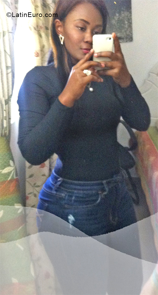 Date this good-looking Dominican Republic girl Mechy from Santo Domingo DO34031