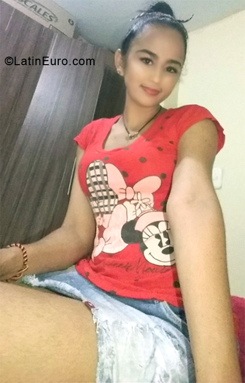Date this voluptuous Colombia girl Maribel from Bucaramanga CO24919