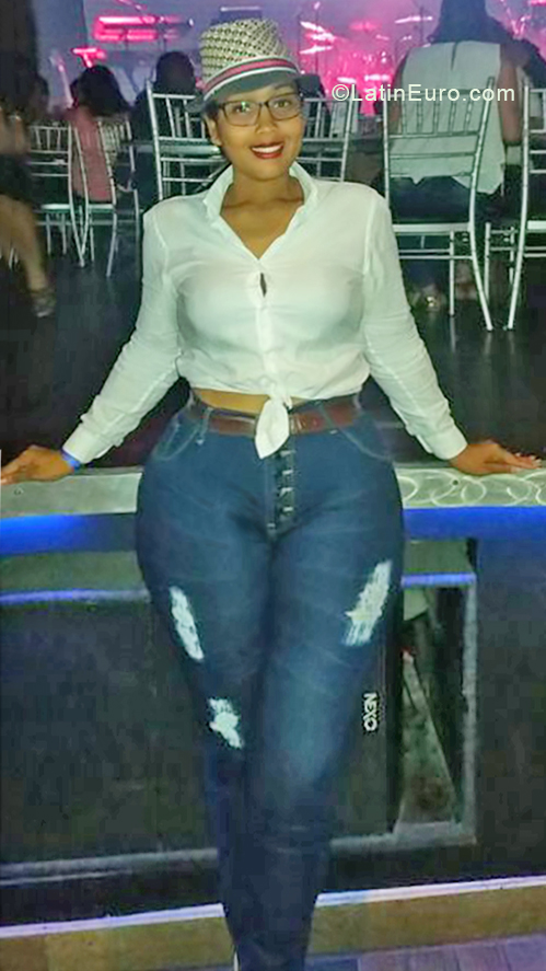 Date this beautiful Dominican Republic girl Lisbeth from Santo Domingo DO34041