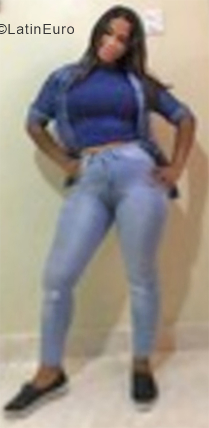 Date this happy Dominican Republic girl Erika gissell from Santo Domingo DO34068