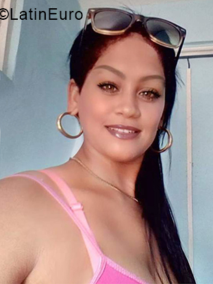 Date this sultry Cuba girl Leonor from Guantanamo CU484