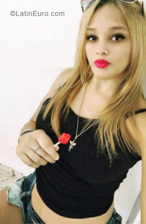 Date this charming Dominican Republic girl Marlin from Santo Domingo DO34085