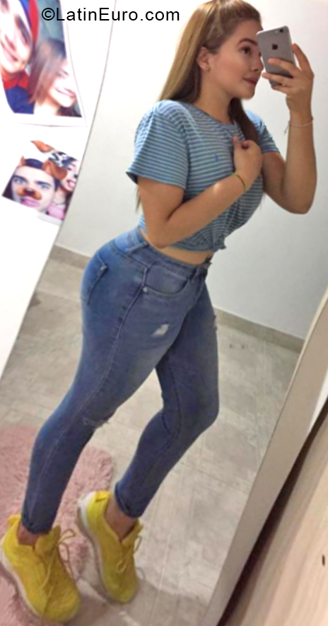 Date this attractive Colombia girl Emily from Pereira CO24967
