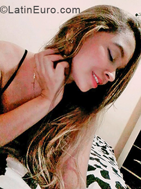 Date this beautiful Colombia girl Charlet from cali CO24972