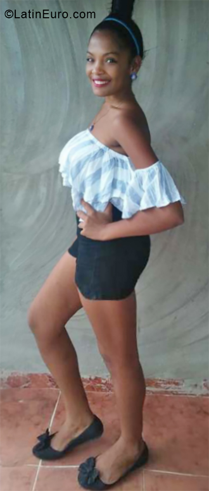 Date this hard body Dominican Republic girl Rosa from Hato Mayor Del Rey DO34092