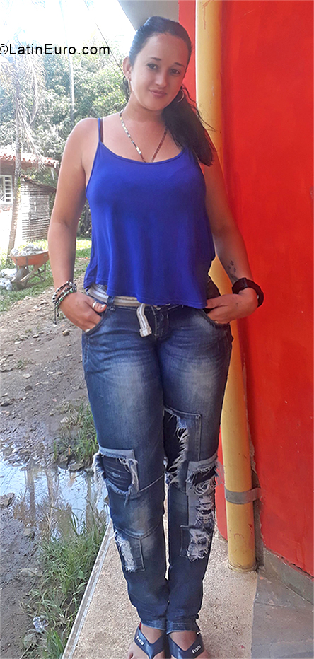 Date this lovely Colombia girl Marcela from Cali CO24995