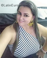 Date this voluptuous Colombia girl FERNANDA from Neiva CO25015