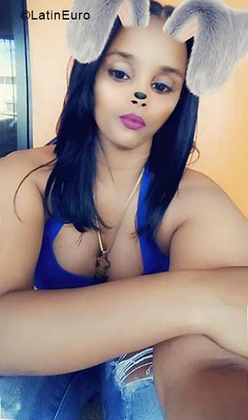 Date this pretty Dominican Republic girl Nairoby from La Vega DO34177