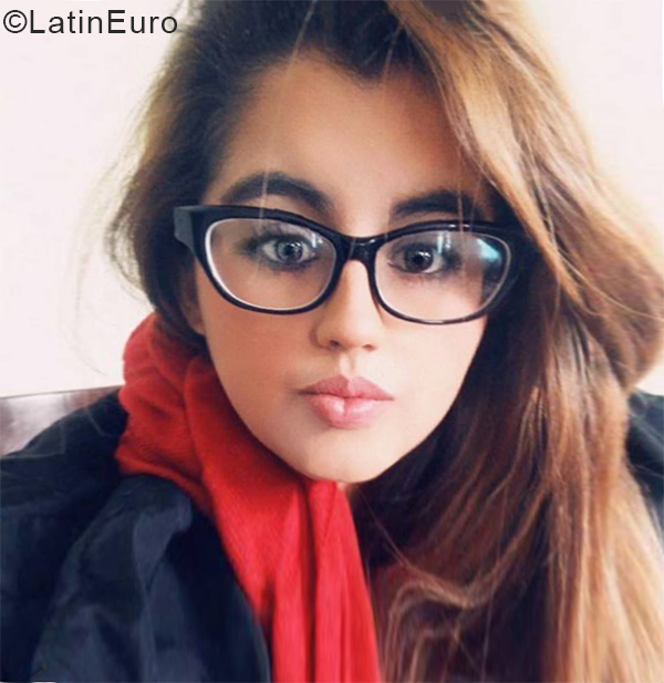 Date this fun Colombia girl Luna from Medellin CO25083