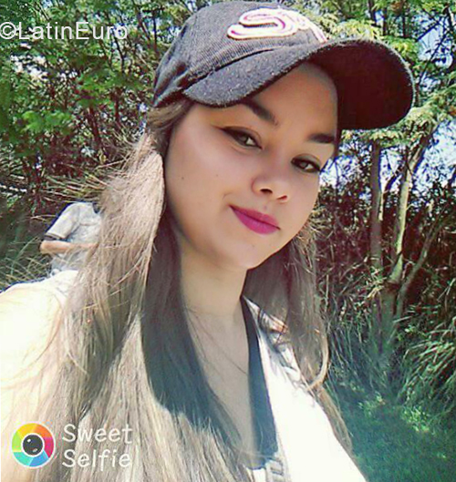 Date this foxy Colombia girl Valentina from Pereira CO25091