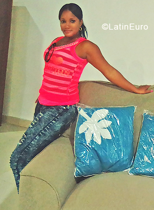 Date this athletic Cuba girl Daliana from Santiago de Cuba CU499
