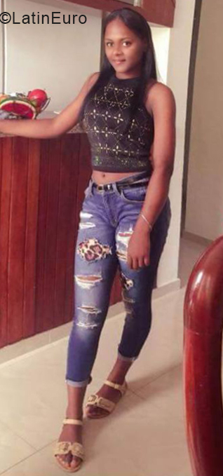Date this cute Dominican Republic girl Yilenny from Santo Domingo DO34310