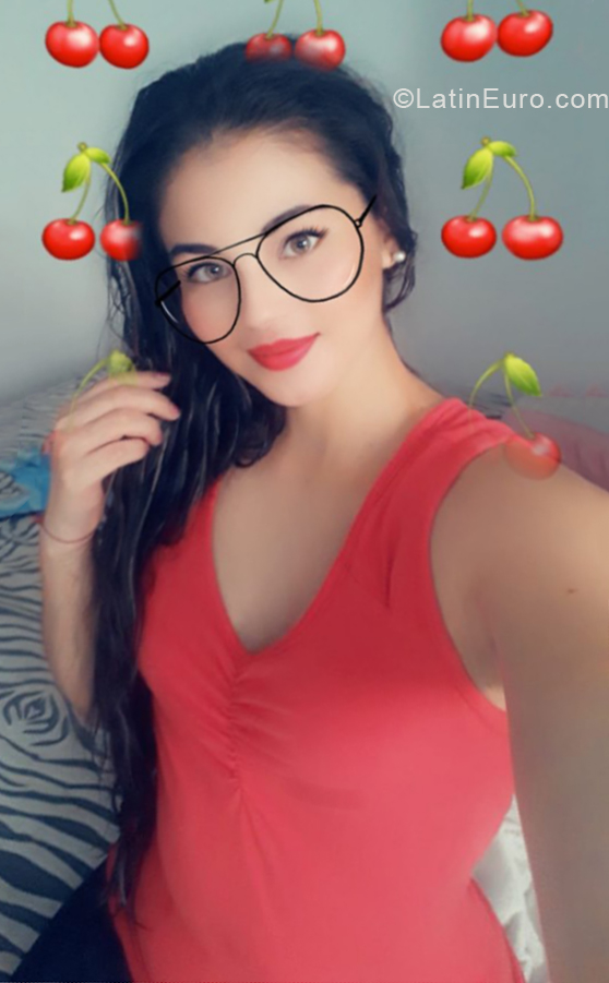 Date this hot Colombia girl Vanessa from Bogota CO25110
