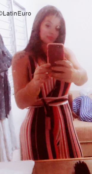 Date this foxy Cuba girl Yeni from Havana CU501
