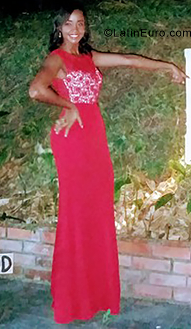 Date this voluptuous Colombia girl Ligia from Medellin CO25119