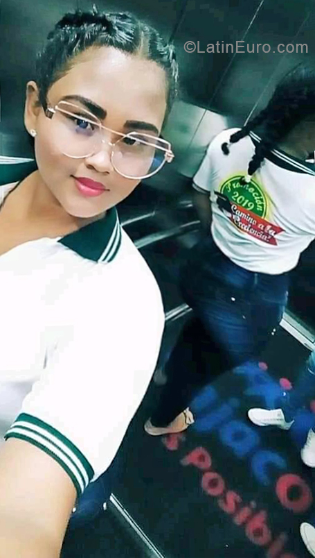 Date this beautiful Colombia girl Yerle from Barranquilla CO25128